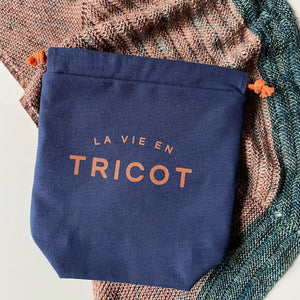 La vie en tricot Drawstring Bag